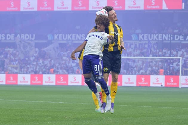 260730 RSC Anderlecht vs Hammarby IF Joshua Nga Kana (61) of Anderlecht fighting for the ball with Noah Persson (16) of Hammarby pictured during the Second qualifying round - 2nd leg in the 2026-2027 Uefa Europa League season between RSC Anderlecht and Hammarby IF from Sweden on July 30 , 2026 in Anderlecht, Belgium. (Photo by David Catry Isosport) Anderlecht Belgium  Copyright: xDavidxCatryx 20260730DC2_5610