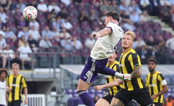 Anderlecht s Giulian Biancone fights for the ball during a soccer game between Belgian RSC Anderlecht and Swedish Hammarby IF, Thursday 30 July 2026 in Brussels, the return leg of the second qualifying round for the UEFA Europa League. The first leg ended in a 1-1 draw. VIRGINIExLEFOUR  x182423096x