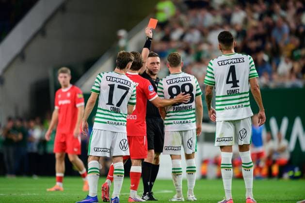 Budapest , 30-07-2026 , Groupama Arena , season 2026 2027 , UEFA Europa League play-off football , match between Ferencvarosi TC and FC Twente , picture shows red card given to Ferencvarosi player Philippe Rommens Ferencvarosi - Twente  x205334551x Copyright: