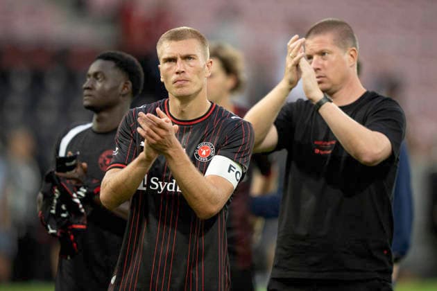 UEFA Europa League: FC Midtjylland - Besiktas JK FC Midtjylland s Rasmus Nissen Kristensen and head coach Mike Tullberg greet the fans after the defeat in the Europa League qualification match between FC Midtjylland and Besiktas JK at MCH Arena in Herning on Thursday, July 30, 2026. (Photo: Bo Amstrup Ritzau Scanpix) , Herning Denmark Mors *** UEFA Europa League: FC Midtjylland vs. Besiktas JK. FC Midtjylland s Rasmus Nissen Kristensen and head coach Mike Tullberg greet the fans after the loss in the Europa League qualifying match between FC Midtjylland and Besiktas JK at MCH Arena in Herning on Thursday, July 30, 2026. Photo by Bo Amstrup, Ritzau Scanpix, Herning, Denmark, Mors  Copyright: BoxAmrstrupx xRitzauxScanpix BoxAmstrupx spdk20260730-210616-L