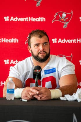 July 30, 2026, Tampa, Florida, U.S.A: Tampa Bay Buccaneers guard Ben Bredeson talks to reporters after training camp practice at the AdventHealth Training Center in Tampa, Florida NFL, American Football Herren, USA 2026 Tampa Bay Buccaneers Training Camp  - ZUMAc282 20260730_zsp_c282_025 Copyright: xJustinxColenx
