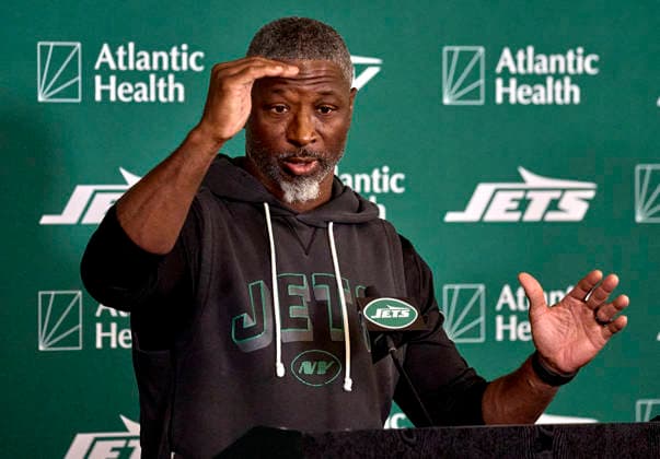 NFL, American Football Herren, USA 2026: NY Jets Training Camp JUL 30 New York Jet head coach Aaron Glenn respond to questions during press conference, PK, Pressekonferenz at training camp at the Atlantic Health Jets Training Center, Florham Park, New Jersey. Duncan Williams CSM (Credit Image: Duncan Williams Cal Media) Florham Park New Jersey United States EDITORIAL USE ONLY Copyright: xx ZUMA-20260730_zma_c04_026.jpg DuncanxWilliamsx csmphotothree507147