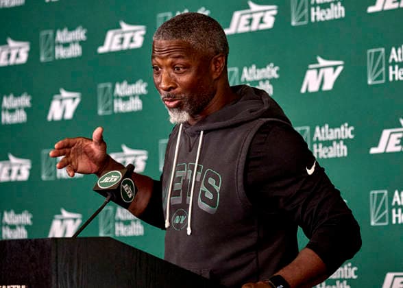 NFL, American Football Herren, USA 2026: NY Jets Training Camp JUL 30 New York Jet head coach Aaron Glenn answer questions during press conference, PK, Pressekonferenz at training camp at the Atlantic Health Jets Training Center, Florham Park, New Jersey. Duncan Williams CSM (Credit Image: Duncan Williams Cal Media) Florham Park New Jersey United States EDITORIAL USE ONLY Copyright: xx ZUMA-20260730_zma_c04_034.jpg DuncanxWilliamsx csmphotothree507155