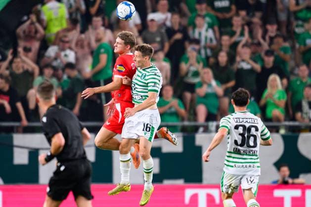 Budapest , 30-07-2026 , Groupama Arena , season 2026 2027 , UEFA Europa League play-off football , match between Ferencvarosi TC and FC Twente , picture shows FC Twente player Ruud Nijstad Ferencvarosi player Kristoffer Zachariassen Ferencvarosi - Twente  x205336721x Copyright: