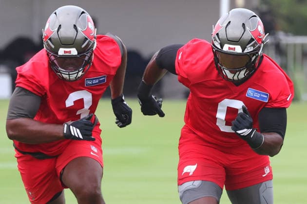 TAMPA, FL - JULY 30: Tampa Bay Buccaneers Linebackers Rueben Bain Jr. (3) and Yaya Diaby (0) go thru drills during Training Camp on July 30, 2026 at the AdventHealth Training Center at One Buccaneer Place in Tampa, Florida. (Photo by Cliff Welch Icon Sportswire) NFL, American Football Herren, USA JUL 30 Tampa Bay Buccaneers Training Camp EDITORIAL USE ONLY Icon357260730300