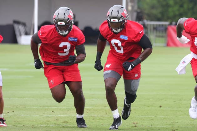 TAMPA, FL - JULY 30: Tampa Bay Buccaneers Linebackers Rueben Bain Jr. (3) and Yaya Diaby (0) go thru drills during Training Camp on July 30, 2026 at the AdventHealth Training Center at One Buccaneer Place in Tampa, Florida. (Photo by Cliff Welch Icon Sportswire) NFL, American Football Herren, USA JUL 30 Tampa Bay Buccaneers Training Camp EDITORIAL USE ONLY Icon357260730301