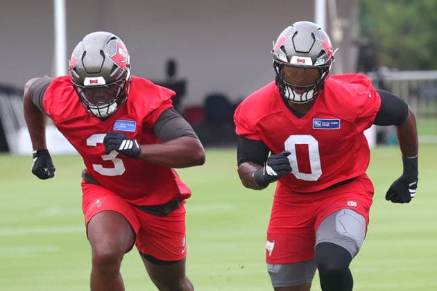 TAMPA, FL - JULY 30: Tampa Bay Buccaneers Linebackers Rueben Bain Jr. (3) and Yaya Diaby (0) go thru drills during Training Camp on July 30, 2026 at the AdventHealth Training Center at One Buccaneer Place in Tampa, Florida. (Photo by Cliff Welch Icon Sportswire) NFL, American Football Herren, USA JUL 30 Tampa Bay Buccaneers Training Camp EDITORIAL USE ONLY Icon357260730302