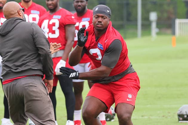 TAMPA, FL - JULY 30: Tampa Bay Buccaneers Linebacker Rueben Bain Jr. (3) goes thru drills during Training Camp on July 30, 2026 at the AdventHealth Training Center at One Buccaneer Place in Tampa, Florida. (Photo by Cliff Welch Icon Sportswire) NFL, American Football Herren, USA JUL 30 Tampa Bay Buccaneers Training Camp EDITORIAL USE ONLY Icon357260730305