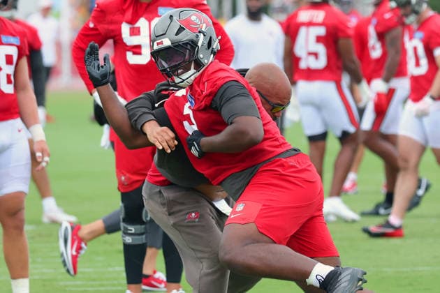TAMPA, FL - JULY 30: Tampa Bay Buccaneers Linebacker Rueben Bain Jr. (3) goes thru drills during Training Camp on July 30, 2026 at the AdventHealth Training Center at One Buccaneer Place in Tampa, Florida. (Photo by Cliff Welch Icon Sportswire) NFL, American Football Herren, USA JUL 30 Tampa Bay Buccaneers Training Camp EDITORIAL USE ONLY Icon357260730309