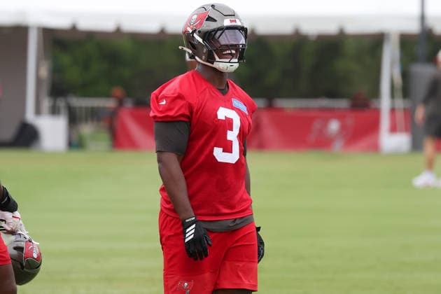 TAMPA, FL - JULY 30: Tampa Bay Buccaneers Linebacker Rueben Bain Jr. (3) goes thru drills during Training Camp on July 30, 2026 at the AdventHealth Training Center at One Buccaneer Place in Tampa, Florida. (Photo by Cliff Welch Icon Sportswire) NFL, American Football Herren, USA JUL 30 Tampa Bay Buccaneers Training Camp EDITORIAL USE ONLY Icon357260730311