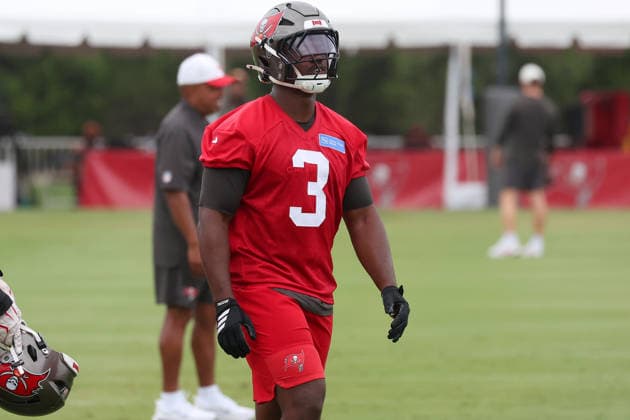 TAMPA, FL - JULY 30: Tampa Bay Buccaneers Linebacker Rueben Bain Jr. (3) goes thru drills during Training Camp on July 30, 2026 at the AdventHealth Training Center at One Buccaneer Place in Tampa, Florida. (Photo by Cliff Welch Icon Sportswire) NFL, American Football Herren, USA JUL 30 Tampa Bay Buccaneers Training Camp EDITORIAL USE ONLY Icon357260730312