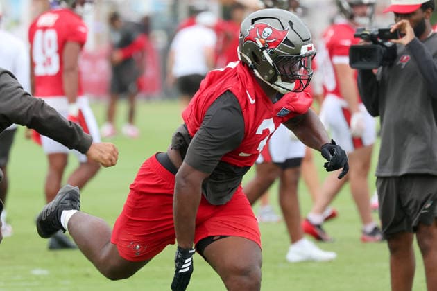 TAMPA, FL - JULY 30: Tampa Bay Buccaneers Linebacker Rueben Bain Jr. (3) goes thru drills during Training Camp on July 30, 2026 at the AdventHealth Training Center at One Buccaneer Place in Tampa, Florida. (Photo by Cliff Welch Icon Sportswire) NFL, American Football Herren, USA JUL 30 Tampa Bay Buccaneers Training Camp EDITORIAL USE ONLY Icon357260730315