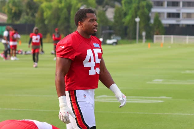 TAMPA, FL - JULY 30: Tampa Bay Buccaneers Linebacker Josiah Trotter (45) goes thru drills during Training Camp on July 30, 2026 at the AdventHealth Training Center at One Buccaneer Place in Tampa, Florida. (Photo by Cliff Welch Icon Sportswire) NFL, American Football Herren, USA JUL 30 Tampa Bay Buccaneers Training Camp EDITORIAL USE ONLY Icon357260730318
