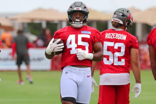 TAMPA, FL - JULY 30: Tampa Bay Buccaneers Linebacker Josiah Trotter (45) goes thru drills during Training Camp on July 30, 2026 at the AdventHealth Training Center at One Buccaneer Place in Tampa, Florida. (Photo by Cliff Welch Icon Sportswire) NFL, American Football Herren, USA JUL 30 Tampa Bay Buccaneers Training Camp EDITORIAL USE ONLY Icon357260730320