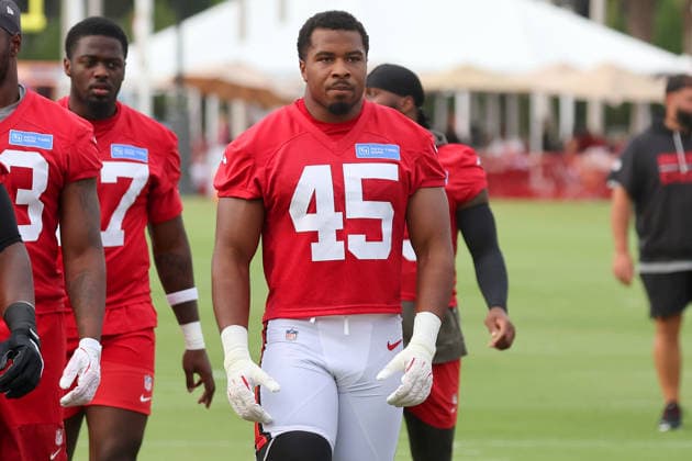 TAMPA, FL - JULY 30: Tampa Bay Buccaneers Linebacker Josiah Trotter (45) goes thru drills during Training Camp on July 30, 2026 at the AdventHealth Training Center at One Buccaneer Place in Tampa, Florida. (Photo by Cliff Welch Icon Sportswire) NFL, American Football Herren, USA JUL 30 Tampa Bay Buccaneers Training Camp EDITORIAL USE ONLY Icon357260730322