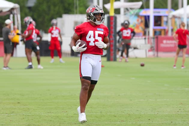TAMPA, FL - JULY 30: Tampa Bay Buccaneers Linebacker Josiah Trotter (45) goes thru drills during Training Camp on July 30, 2026 at the AdventHealth Training Center at One Buccaneer Place in Tampa, Florida. (Photo by Cliff Welch Icon Sportswire) NFL, American Football Herren, USA JUL 30 Tampa Bay Buccaneers Training Camp EDITORIAL USE ONLY Icon357260730324
