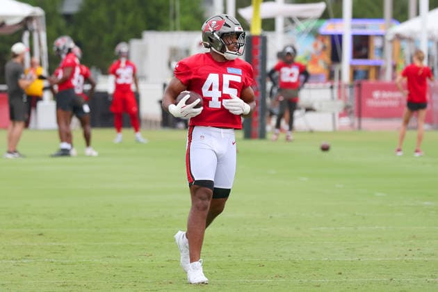 TAMPA, FL - JULY 30: Tampa Bay Buccaneers Linebacker Josiah Trotter (45) goes thru drills during Training Camp on July 30, 2026 at the AdventHealth Training Center at One Buccaneer Place in Tampa, Florida. (Photo by Cliff Welch Icon Sportswire) NFL, American Football Herren, USA JUL 30 Tampa Bay Buccaneers Training Camp EDITORIAL USE ONLY Icon357260730325