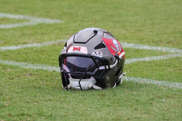 TAMPA, FL - JULY 30: Tampa Bay Buccaneers Helmet sits along the sidelines during Training Camp on July 30, 2026 at the AdventHealth Training Center at One Buccaneer Place in Tampa, Florida. (Photo by Cliff Welch Icon Sportswire) NFL, American Football Herren, USA JUL 30 Tampa Bay Buccaneers Training Camp EDITORIAL USE ONLY Icon357260730328