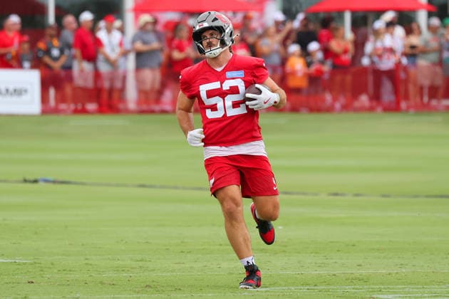 TAMPA, FL - JULY 30: Tampa Bay Buccaneers Linebacker Christian Rozeboom (52) goes thru drills during Training Camp on July 30, 2026 at the AdventHealth Training Center at One Buccaneer Place in Tampa, Florida. (Photo by Cliff Welch Icon Sportswire) NFL, American Football Herren, USA JUL 30 Tampa Bay Buccaneers Training Camp EDITORIAL USE ONLY Icon357260730331