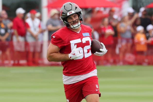 TAMPA, FL - JULY 30: Tampa Bay Buccaneers Linebacker Christian Rozeboom (52) goes thru drills during Training Camp on July 30, 2026 at the AdventHealth Training Center at One Buccaneer Place in Tampa, Florida. (Photo by Cliff Welch Icon Sportswire) NFL, American Football Herren, USA JUL 30 Tampa Bay Buccaneers Training Camp EDITORIAL USE ONLY Icon357260730333