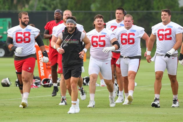 TAMPA, FL - JULY 30: Tampa Bay Buccaneers Quarterback Baker Mayfield (6) smiles as he goes thru a drill during Training Camp on July 30, 2026 at the AdventHealth Training Center at One Buccaneer Place in Tampa, Florida. (Photo by Cliff Welch Icon Sportswire) NFL, American Football Herren, USA JUL 30 Tampa Bay Buccaneers Training Camp EDITORIAL USE ONLY Icon357260730338