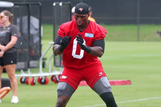 TAMPA, FL - JULY 30: Tampa Bay Buccaneers Linebacker Yaya Diaby (0) goes thru drills during Training Camp on July 30, 2026 at the AdventHealth Training Center at One Buccaneer Place in Tampa, Florida. (Photo by Cliff Welch Icon Sportswire) NFL, American Football Herren, USA JUL 30 Tampa Bay Buccaneers Training Camp EDITORIAL USE ONLY Icon357260730343