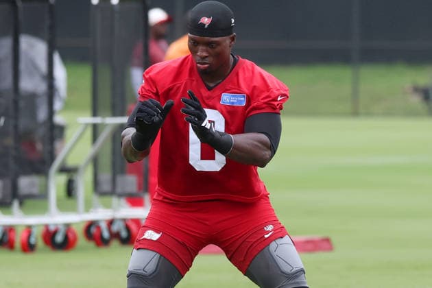 TAMPA, FL - JULY 30: Tampa Bay Buccaneers Linebacker Yaya Diaby (0) goes thru drills during Training Camp on July 30, 2026 at the AdventHealth Training Center at One Buccaneer Place in Tampa, Florida. (Photo by Cliff Welch Icon Sportswire) NFL, American Football Herren, USA JUL 30 Tampa Bay Buccaneers Training Camp EDITORIAL USE ONLY Icon357260730345