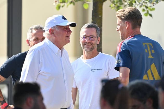 v.li:Uli HOENESS (Höness,Ehrenpraesident Bayern Muenchen), Michael WIESINGER, Christoph FREUND (Sportdirektor Bayern Muenchen), Testspiel FC Rottach Egern - FC Bayern Muenchen Trainingslager in Rottach Egern am 30.07.2026. Fussball 1. Bundesliga,Saison 2026 2027. *** From left: Uli HOENESS, Honorary President of Bayern Munich; Michael WIESINGER, Christoph FREUND, sporting director of Bayern Munich; friendly match between FC Rottach Egern and FC Bayern Munich at the training camp in Rottach Egern on July 30, 2026; soccer, Bundesliga 1, 2026–2027 season