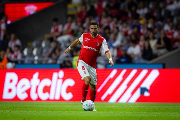 Joao Moutinho seen during UEFA Conference League qualifying game between teams of SC Braga and FK Zeleznicar Pancevo (Luis Santos Ball Raw Images) Braga Estadio Municipal de Braga Portugal Copyright: xLuisxSantosx luissantos_braga_zeleznicar_2627_68