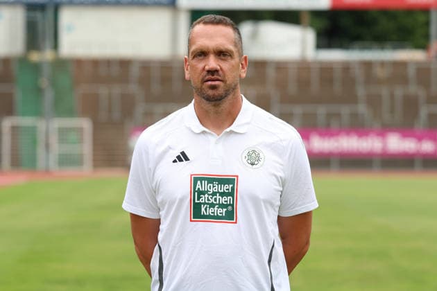 30.07.2026, xrekx, Fussball Regionalliga Suedwest, FC Homburg - Fototermin Saison 2026 27 v.l. Florian Beck Torwarttrainer (FC 08 Homburg) (DFL DFB REGULATIONS PROHIBIT ANY USE OF PHOTOGRAPHS as IMAGE SEQUENCES and or QUASI-VIDEO) Homburg *** July 30, 2026, xrekx, Regional League Southwest Soccer, FC Homburg Photo Session, 2026–27 Season; from left: Florian Beck, goalkeeper coach, FC 08 Homburg. DFL and DFB regulations prohibit any use of photographs as image sequences and or quasi-video. Homburg