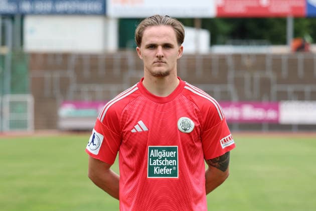 30.07.2026, xrekx, Fussball Regionalliga Suedwest, FC Homburg - Fototermin Saison 2026 27 v.l. Michael Gelt (FC 08 Homburg) (DFL DFB REGULATIONS PROHIBIT ANY USE OF PHOTOGRAPHS as IMAGE SEQUENCES and or QUASI-VIDEO) Homburg *** July 30, 2026, xrekx, Soccer Regional League Southwest, FC Homburg Photo Op for the 2026–27 Season; from left: Michael Gelt, FC 08 Homburg. DFL and DFB regulations prohibit any use of photographs as image sequences and or quasi-video. Homburg
