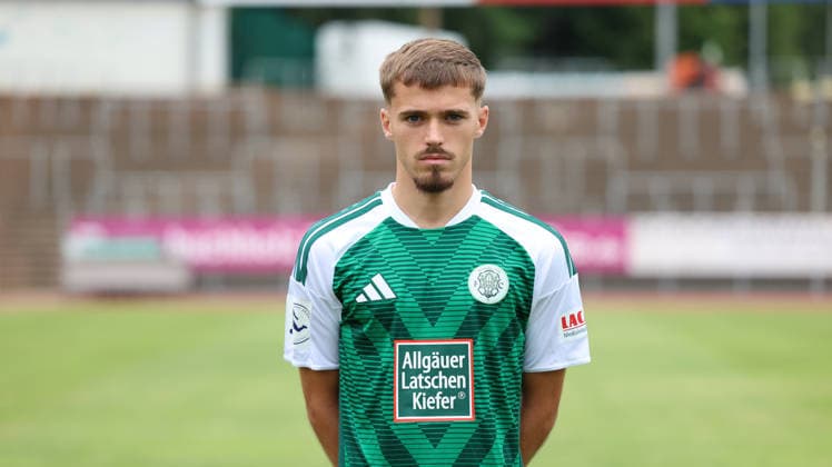 30.07.2026, xrekx, Fussball Regionalliga Suedwest, FC Homburg - Fototermin Saison 2026 27 v.l. Yohann Torres (FC 08 Homburg) (DFL DFB REGULATIONS PROHIBIT ANY USE OF PHOTOGRAPHS as IMAGE SEQUENCES and or QUASI-VIDEO) Homburg *** July 30, 2026, xrekx, Regional League Southwest Soccer, FC Homburg Photo Session, 2026–27 Season, from left: Yohann Torres, FC 08 Homburg. DFL and DFB regulations prohibit any use of photographs as image sequences and or quasi-video. Homburg