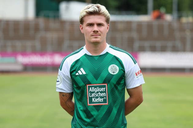 30.07.2026, xrekx, Fussball Regionalliga Suedwest, FC Homburg - Fototermin Saison 2026 27 v.l. Frederik Schumann (FC 08 Homburg) (DFL DFB REGULATIONS PROHIBIT ANY USE OF PHOTOGRAPHS as IMAGE SEQUENCES and or QUASI-VIDEO) Homburg *** July 30, 2026, xrekx, Regional League Southwest Soccer, FC Homburg Photo Op, 2026–27 Season, from left: Frederik Schumann, FC 08 Homburg. DFL and DFB regulations prohibit any use of photographs as image sequences and or quasi-video. Homburg