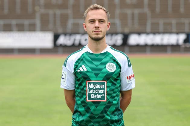30.07.2026, xrekx, Fussball Regionalliga Suedwest, FC Homburg - Fototermin Saison 2026 27 v.l. Justin Petermann (FC 08 Homburg) (DFL DFB REGULATIONS PROHIBIT ANY USE OF PHOTOGRAPHS as IMAGE SEQUENCES and or QUASI-VIDEO) Homburg *** July 30, 2026, xrekx, Soccer Regional League Southwest, FC Homburg Photo Op for the 2026–27 Season, from left: Justin Petermann, FC 08 Homburg. DFL and DFB regulations prohibit any use of photographs as image sequences and or quasi-video. Homburg