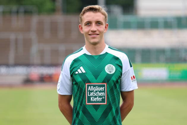 30.07.2026, xrekx, Fussball Regionalliga Suedwest, FC Homburg - Fototermin Saison 2026 27 v.l. Niklas Zapotoczny (FC 08 Homburg) (DFL DFB REGULATIONS PROHIBIT ANY USE OF PHOTOGRAPHS as IMAGE SEQUENCES and or QUASI-VIDEO) Homburg *** July 30, 2026, xrekx, Regional League Southwest Soccer, FC Homburg Photo Session, 2026–27 Season, from left: Niklas Zapotoczny, FC 08 Homburg. DFL and DFB regulations prohibit any use of photographs as image sequences and or quasi-video. Homburg
