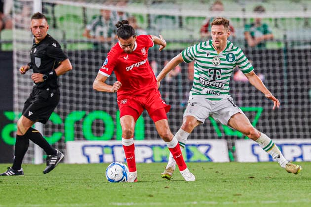 BUDAPEST, HUNGARY - JULY 30: Ramiz Zerrouki of FC Twente battles for possession with Kristoffer Zachariassen of Ferencvaros during the UEFA Europa League 2026 27 Second Qualifying Round Second Leg match between Ferencvaros and FC Twente at Groupama Arena on July 30, 2026 in Budapest, Hungary.  Copyright: xMTB-Photo MB-Mediax
