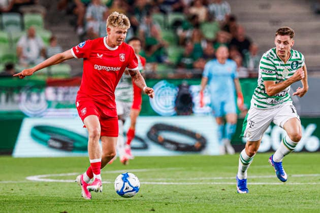 BUDAPEST, HUNGARY - JULY 30: Kristian Hlynsson of FC Twente runs with the ball during the UEFA Europa League 2026 27 Second Qualifying Round Second Leg match between Ferencvaros and FC Twente at Groupama Arena on July 30, 2026 in Budapest, Hungary.  Copyright: xMTB-Photo MB-Mediax