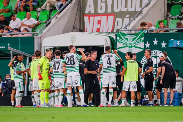 BUDAPEST, HUNGARY - JULY 30: Head Coach Balazs Borbely of Ferencvaros is in discussion with his players during the UEFA Europa League 2026 27 Second Qualifying Round Second Leg match between Ferencvaros and FC Twente at Groupama Arena on July 30, 2026 in Budapest, Hungary.  Copyright: xMTB-Photo MB-Mediax