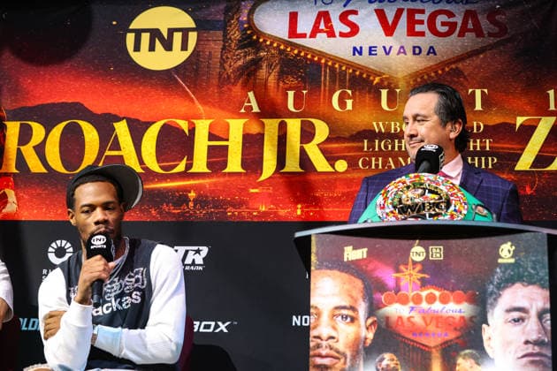 July 30, 2026: Lightweight Lamont Roach Jr. speaks during the press conference, PK, Pressekonferenz for the Roach Jr. vs Zepeda event at the Skybox Lounge inside the Virgin Hotels on July 30, 2026 in Las Vegas, NV. CSM. Las Vegas United States of America - ZUMAc04_ 20260730_zma_c04_098 Copyright: xChristopherxTrimx