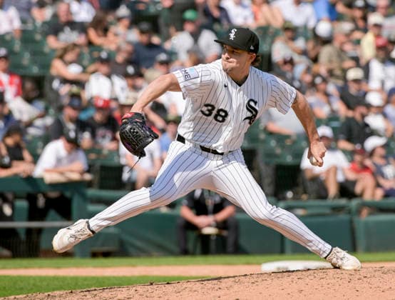 Chicago White Sox pitcher Chris Murphy (38) throws against the New York Yankees during the tenth inning at Rate Field in Chicago, IL on Thursday, July 30, 2026. The White Sox defeated the Yankees 2-1.  CHI20260730127 MARKxBLACK