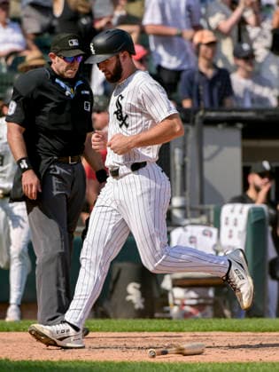 Chicago White Sox Tristan Peters (29) scores on a single by Andrew Benintendi during the tenth inning against the New York Yankees at Rate Field in Chicago, IL on Thursday, July 30, 2026. The White Sox defeated the Yankees 2-1.  CHI20260730134 MARKxBLACK