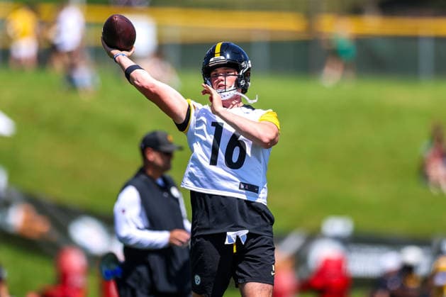 July 30, 2026, Latrobe, Pennsylvania, USA: Pittsburgh Steelers quarterback DREW ALLAR (16) throws a pass downfield during the Pittsburgh Steelers Training Camp in Latrobe, Pennsylvania. NFL, American Football Herren, USA 2026: Pittsburgh Steelers Training Camp  - ZUMAg257 20260730_zsp_g257_069 Copyright: xBrentxGudenschwagerx