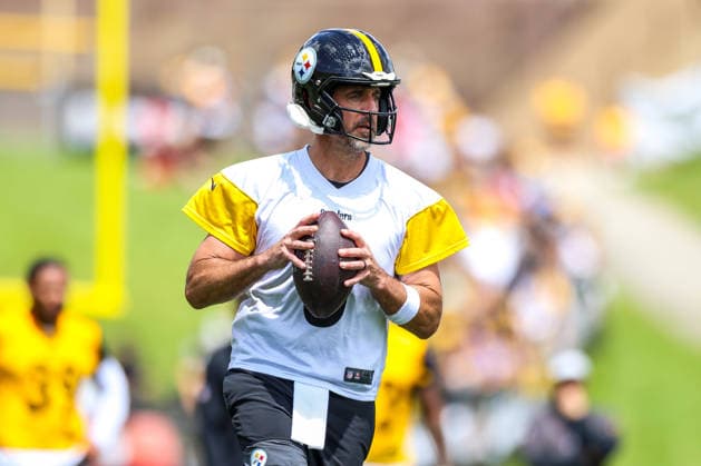 July 30, 2026, Latrobe, Pennsylvania, USA: Pittsburgh Steelers quarterback AARON RODGERS (8) drops back to pass during the Pittsburgh Steelers Training Camp in Latrobe, Pennsylvania. Latrobe USA - ZUMAg257 20260730_zsp_g257_086 Copyright: xBrentxGudenschwagerx