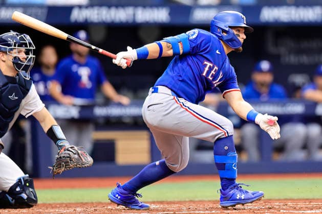 Sport Bilder des Tages July 30, 2026, St. Petersburg, Florida, USA: Texas Rangers right fielder Alejandro Osuna (19) grounds out to Tampa Bay Rays first baseman Jonathan Aranda (8) during an MLB, Baseball Herren, USA game on July 30, 2026 at Tropicana Field. The Rays beat the Rangers 3-2 and won the series. MLB 2026: Tampa Bay Rays 3 : 2 Texas Rangers  - ZUMAh180 20260730_zsp_h180_019 Copyright: xKimxHukarix