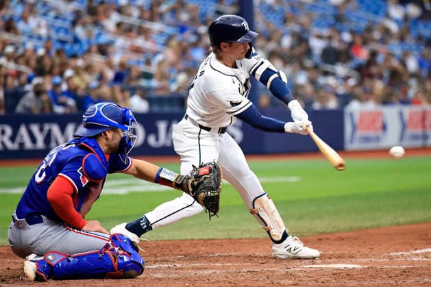 July 30, 2026, St. Petersburg, Florida, USA: Tampa Bay Rays left fielder Jonny DeLuca (21) singles to center field during an MLB, Baseball Herren, USA game against the Texas Rangers on July 30, 2026 at Tropicana Field. The Rays beat the Rangers 3-2 and won the series. MLB 2026: Tampa Bay Rays 3 : 2 Texas Rangers  - ZUMAh180 20260730_zsp_h180_041 Copyright: xKimxHukarix