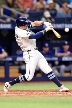 July 30, 2026, St. Petersburg, Florida, USA: Tampa Bay Rays second baseman Ben Williamson (15) singles to right field and moves right fielder Victor Mesa Jr. (25) to third base during an MLB, Baseball Herren, USA game against the Texas Rangers on July 30, 2026 at Tropicana Field. The Rays beat the Rangers 3-2 and won the series. St. Petersburg USA - ZUMAh180 20260730_zsp_h180_090 Copyright: xKimxHukarix