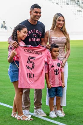July 30, 2026, Miami, Florida, USA: Brazilian midfielder Casemiro is seen with his family as he is introduced as Inter Miami s new signing during a welcome and media event at NU Stadium in Miami, Florida, Miami USA - ZUMAa257 20260730_zsp_a257_005 Copyright: xChrisxArjoonx