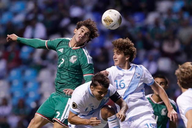 CONCACAF U-20 Championship - Mexico vs Guatemala Luis Gomez (L) of Mexico vies for the ball with Cristobal Alfaro (C) and Jeffrey Interiano of Guatemala during the CONCACAF U-20 Championship match between Mexico and Guatemala in Puebla, Mexico, 30 July 2026. PUEBLA Mexico  Copyright: xHILDAxRIOSx