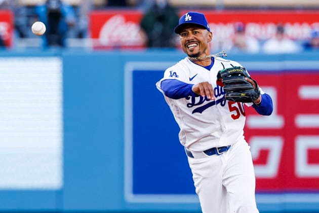 MLB, Baseball Herren, USA - Los Angeles Dodgers vs Seattle Mariners Dodgers shortstop Mookie Betts throws to first base during the MLB game between the Los Angeles Dodgers and Seattle Mariners at Uniqlo Field in Dodgers Stadium in Los Angeles, California, USA, 30 July 2026. LOS ANGELES CALIFORNIA UNITED STATES  Copyright: xCHRISxTORRESx