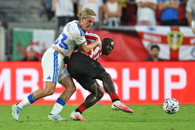 July 30, 2026, Harrison, New Jersey, United States of America: Harrison, United States of America. 30 Jul, 2026. Leeds United Defender GABRIEL GUDMUNDSSON (3) and Sunderland Forward BRIAN BROBBEY (9) in action during a friendly match at Sports Illustrated Stadium Leeds United defeats Sunderland 1 to 0. Credit: , Jr. Zuma Press SOCCER 2026 - Leeds United 1: 0 Sunderland  - ZUMAa301 20260730_aaf_a301_006 Copyright: xBrooksxVonxArxx